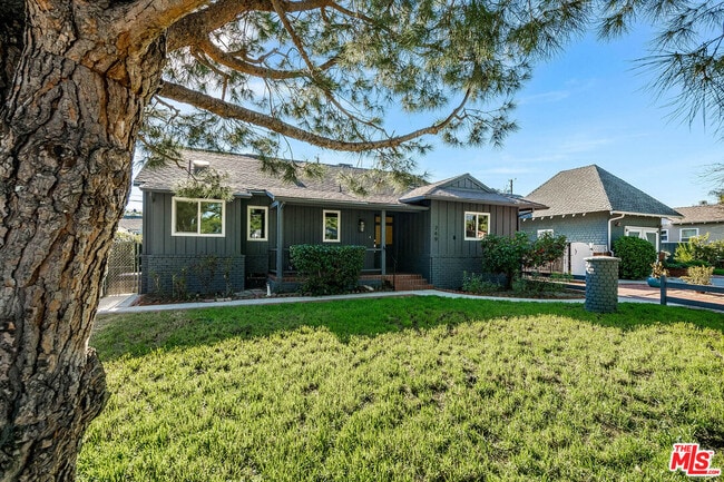 Building Photo - 749 N Niagara St