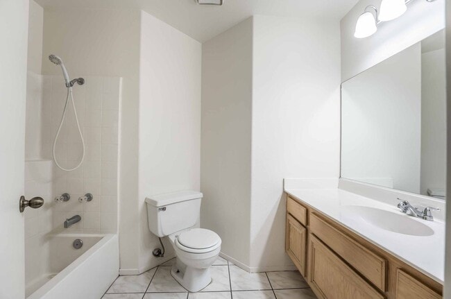 Building Photo - Stunning 3 Bedroom home!
