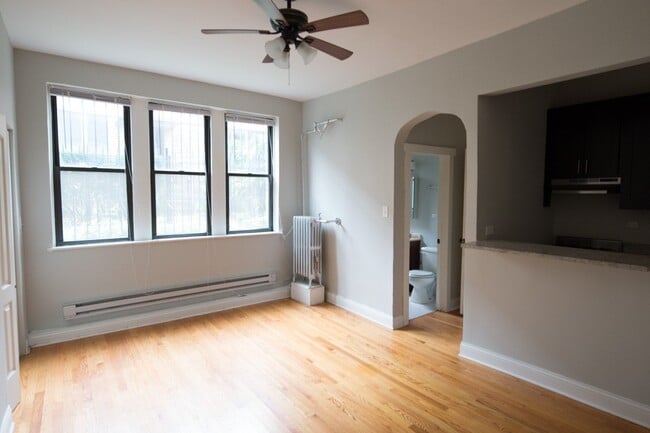 Building Photo - 4644 N Paulina St