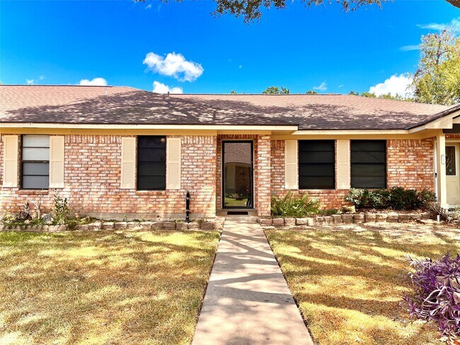 Building Photo - 2100 Austin St