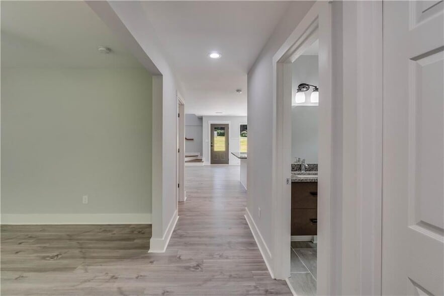 Building Photo - 2387 Highpoint Rd