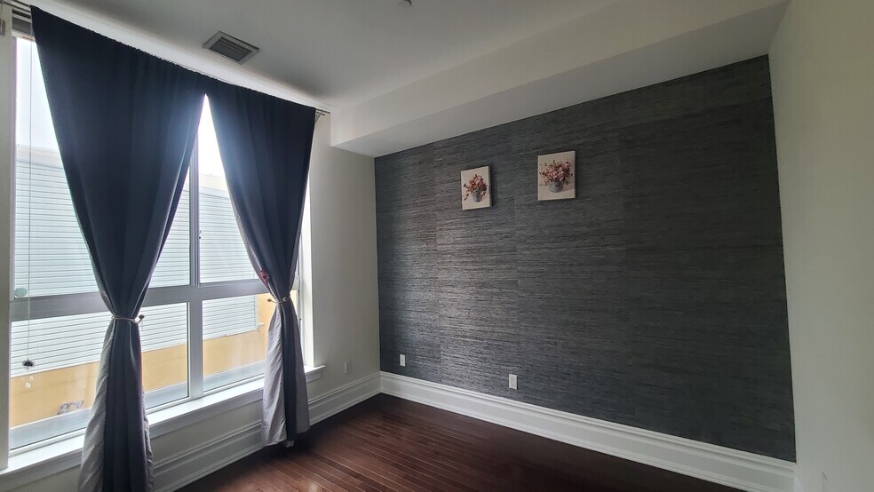 Building Photo - 3121 Central Ave