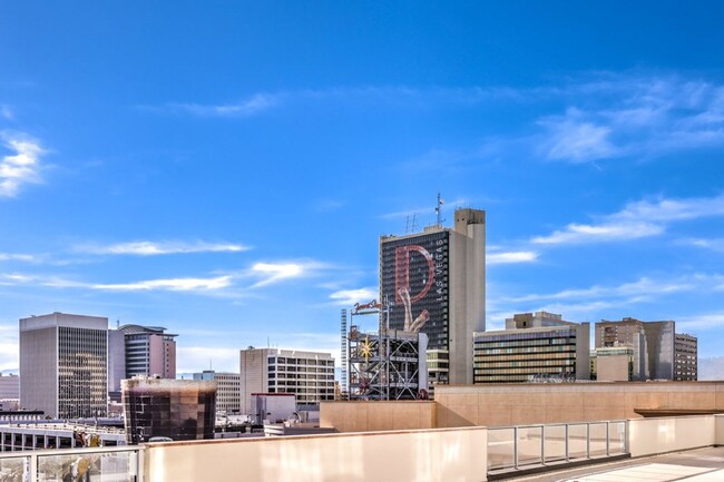 Building Photo - High rise 2 bedroom in Downtown Las Vegas NV.