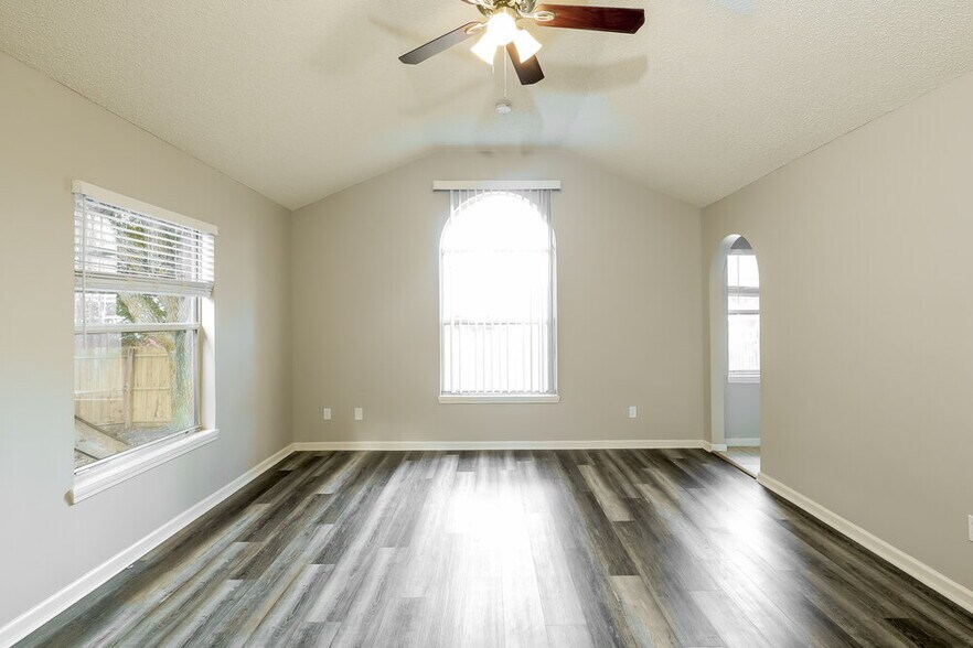 Building Photo - 1126 Brookwood Bluff Rd E