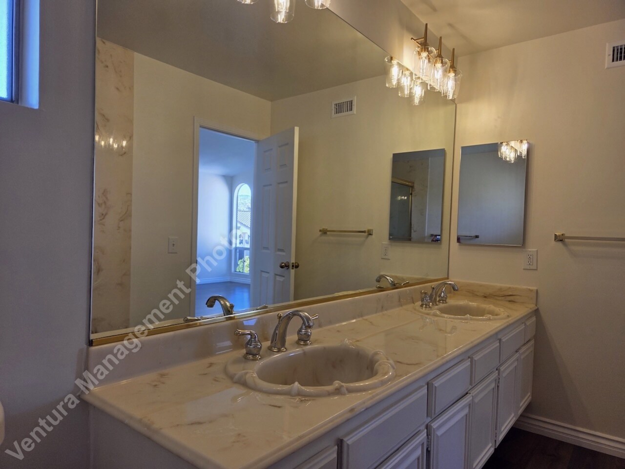 Building Photo - 725 Azure Hills Dr
