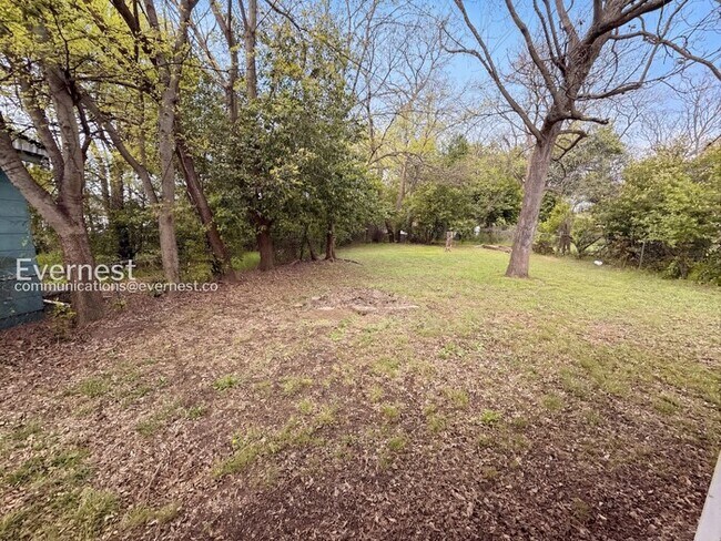 Building Photo - 506 Alpha St S