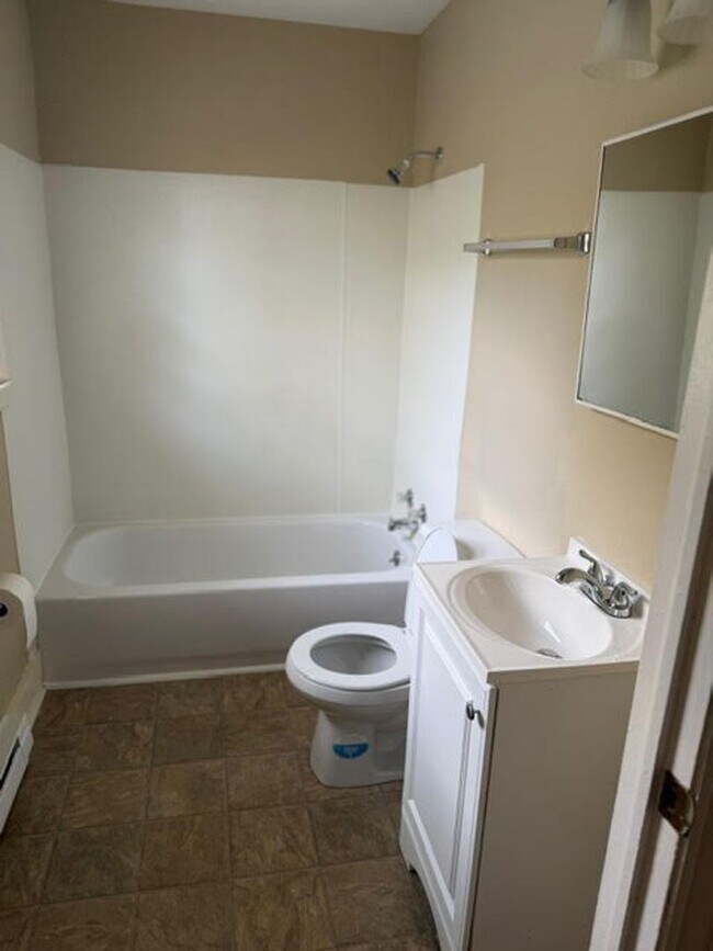 Building Photo - 231 Elder St