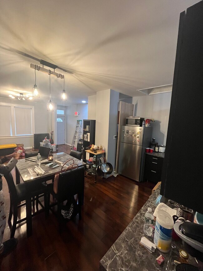 Building Photo - 207 Main St