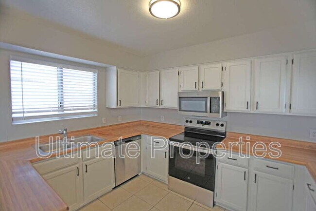 Building Photo - 8514 W Corrine Dr