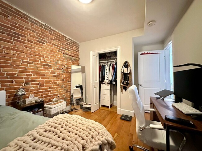 Building Photo - 842 Huntington Ave