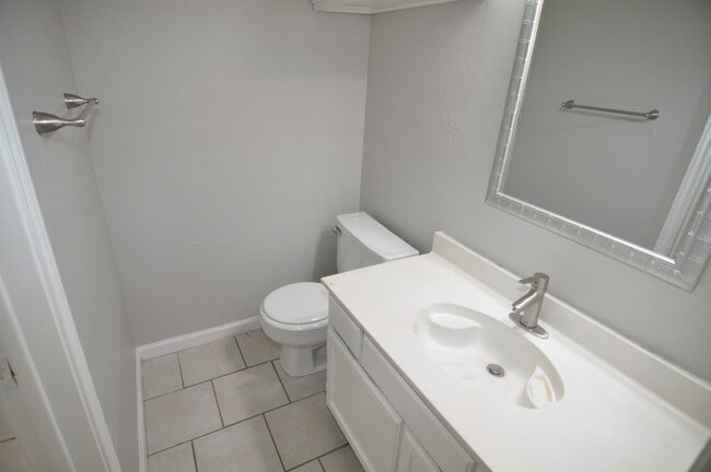 Building Photo - Spacious 4-Bedroom, 2-Bathroom Townhome in Grand Prairie!