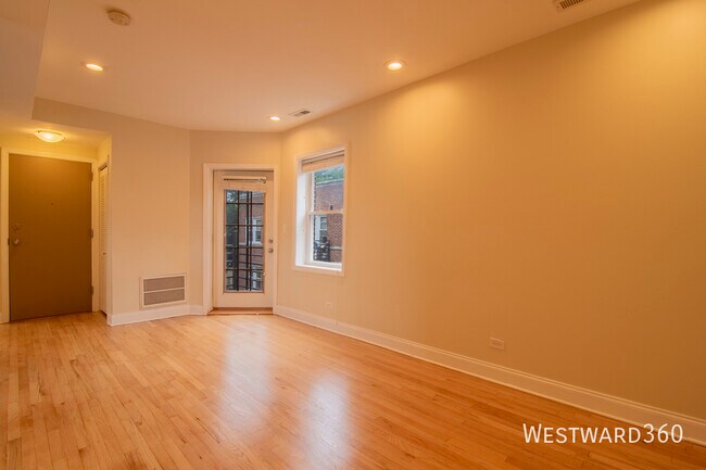 Building Photo - 4334 N Sacramento Ave