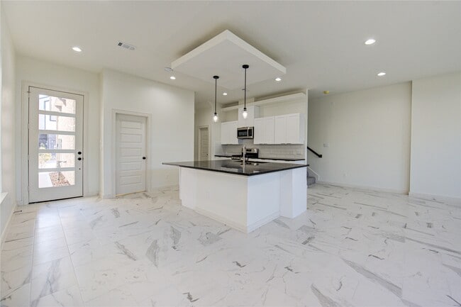 Building Photo - 2922 El Fenice Ln