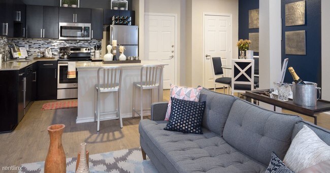 Building Photo - 385 LAS COLINAS Blvd E