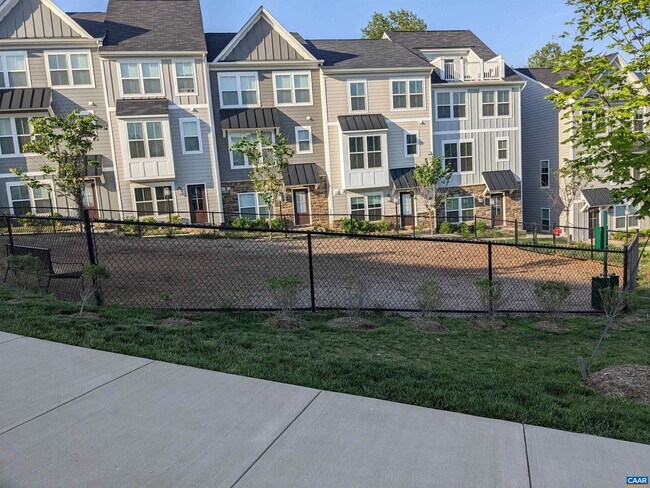 Building Photo - 4758 Loyola Wy