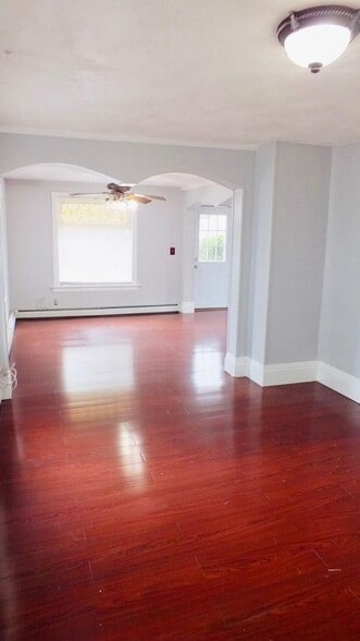 Building Photo - 46 Mary St