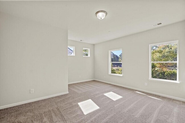 Building Photo - 222 Emmett Dr