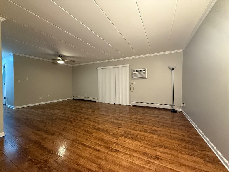 Building Photo - 154 E Bailey Rd