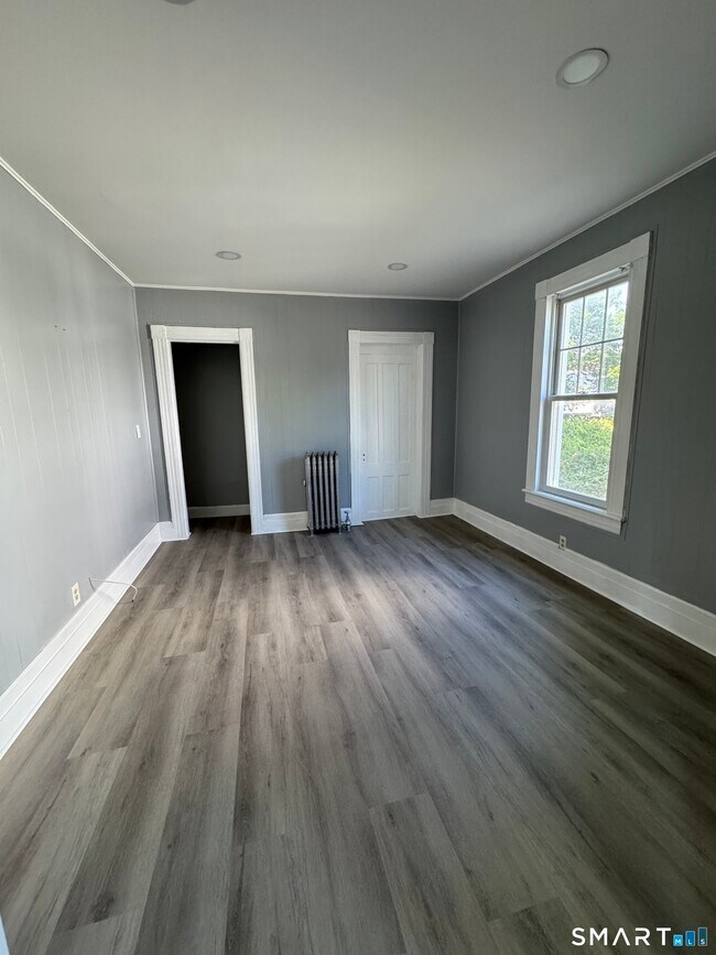 Building Photo - 11 Betts Pl