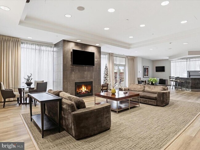 Building Photo - 880 N Pollard St