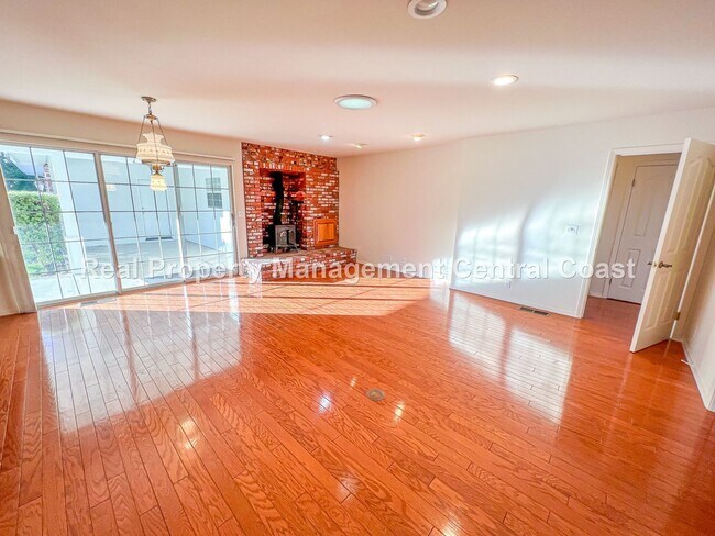 Building Photo - 1790 Martingale Ave