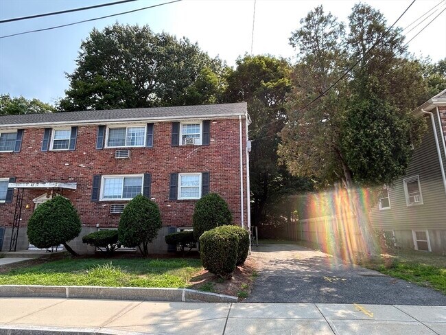 Building Photo - 41 Mullin Ave
