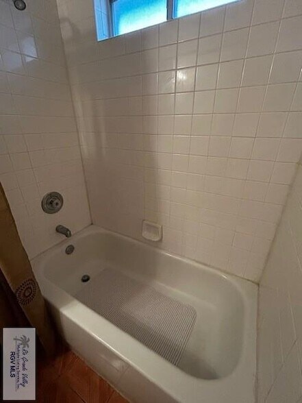 Building Photo - 944 Alta Mesa Blvd