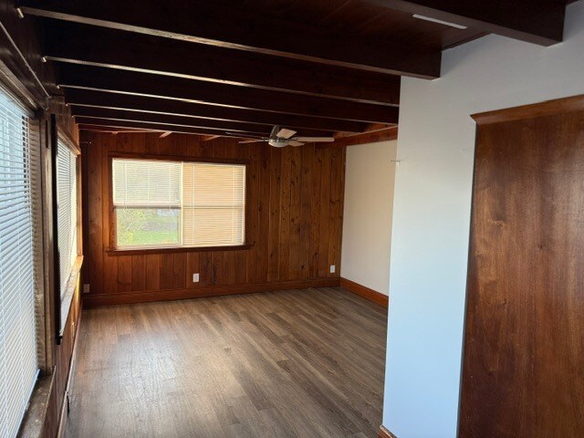 Building Photo - 1002 10th St