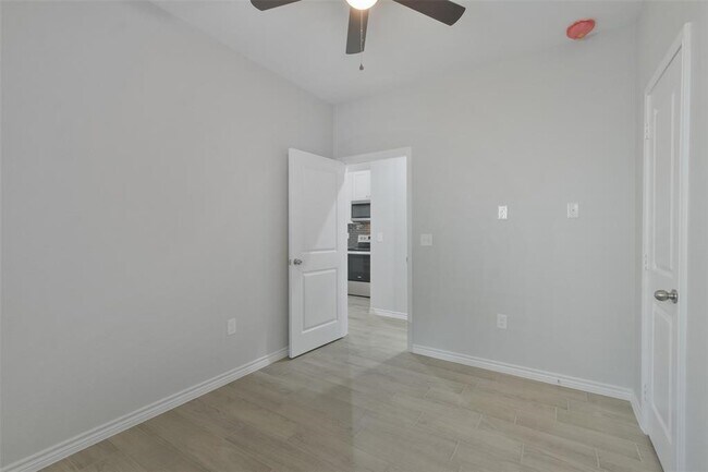 Building Photo - 352 Westchase St