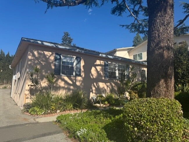 Primary Photo - One bedroom, one bath in La Crescenta