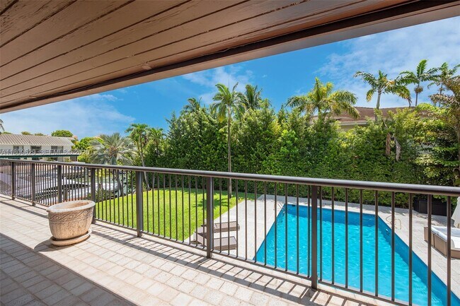 Building Photo - 201 Knollwood Dr