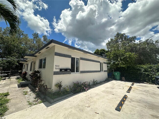 Building Photo - 7003 NW 6th Ave
