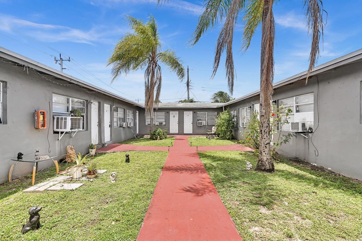 Building Photo - 5685 Flagler St