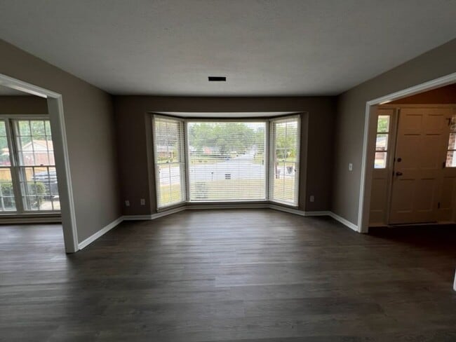 Building Photo - Newly updated 3 Bedroom/2 bath/bonus area ...