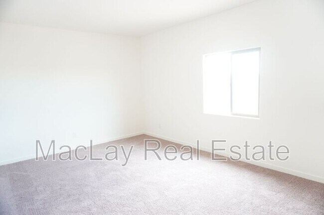 Building Photo - 680 N Crowned Dove Trail
