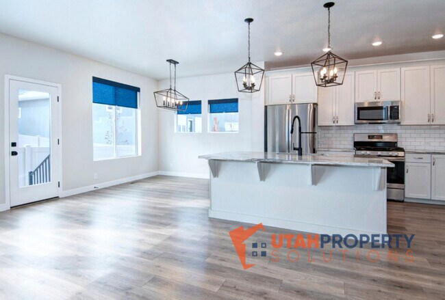 Building Photo - 4693 Daisy Ln