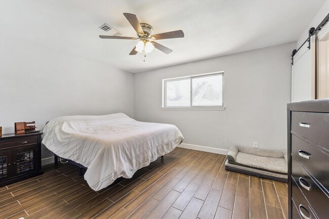 Building Photo - 12315 Whittington Ct N