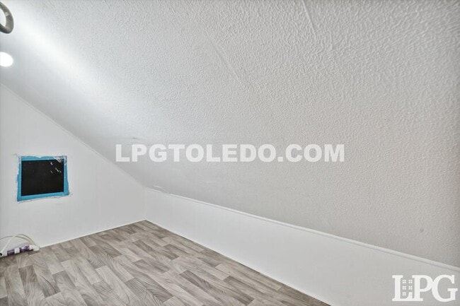 Building Photo - 4039 Vermaas Ave