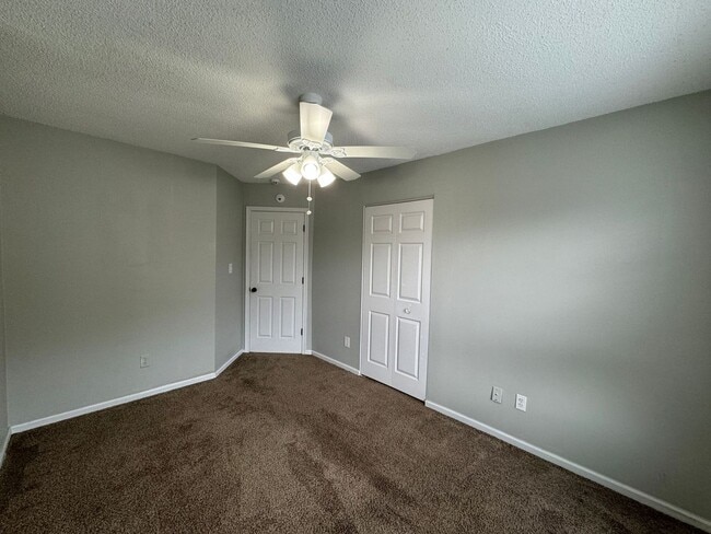 Building Photo - Introducing a charming home located in the heart of Suffolk ¨ASK ABOUT OUR ZERO DEPOSIT¨