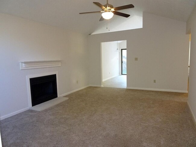 Building Photo - 332 Pleasant Pointe Dr
