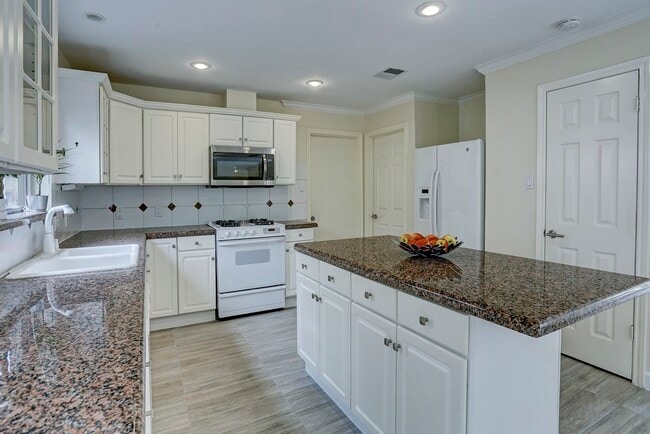 Building Photo - 13819 Starhill Ct