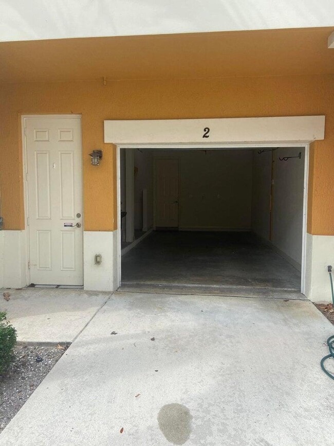 Building Photo - 410 Amador Ln