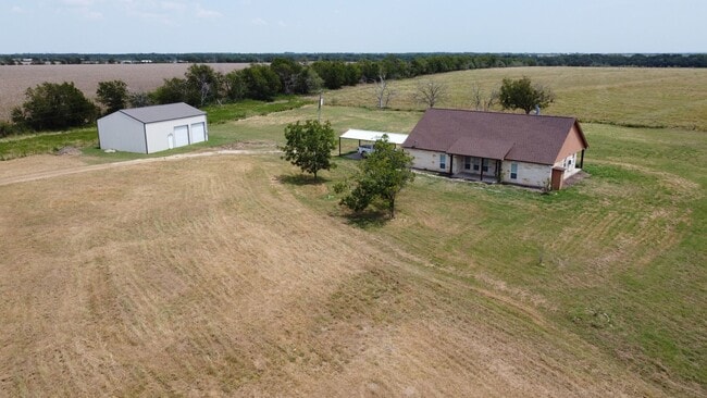 Building Photo - Peaceful country living on 10 acres!