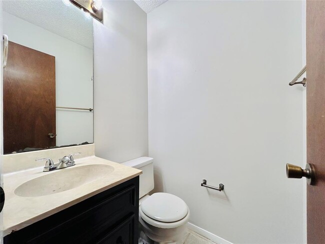Building Photo - 7001 Winedale Dr