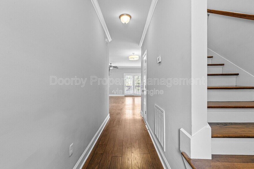 Building Photo - 723 Ladd Ave