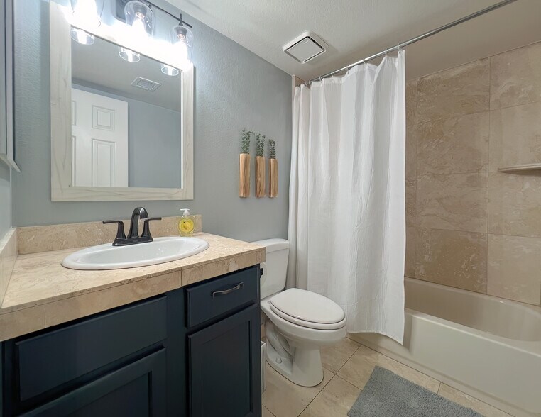 Building Photo - 10301 N 70th St