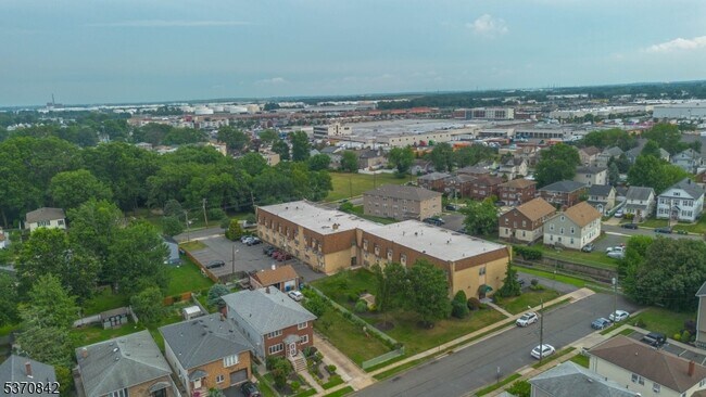 Building Photo - 300 W Munsell Ave