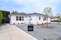 Building Photo - AVAILABLE - July 1 - HOUSE - 3 Bedrooms / 2 Baths - Long Beach