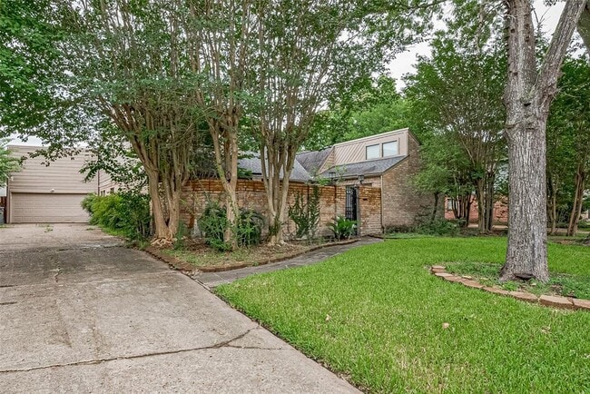 Building Photo - 2107 Shadowbriar Dr