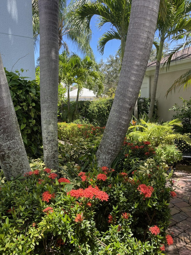 Building Photo - 1833 Dakota Dr